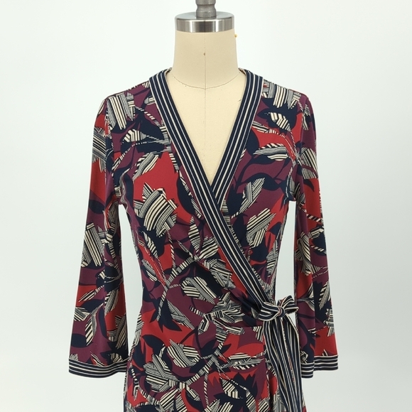 01410 BCGBMaxazria Floral Wrap Knit Dress Red Purple XS preppy Business casual - Picture 3 of 7